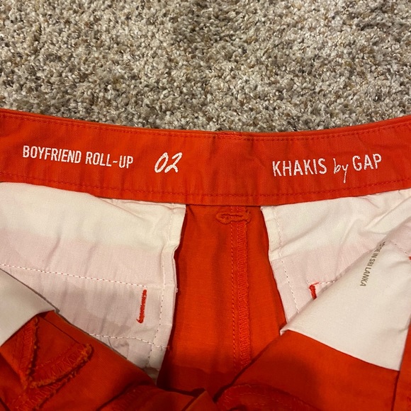 Gap Red Boyfriend Roll-up Shorts. Size 2. - Picture 3 of 5